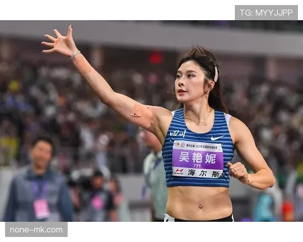 吴艳妮赛前涂指甲油的样子,真当自己是去走红毯? 吴艳妮赛前涂指甲油的样子,真当自己是去走红毯?